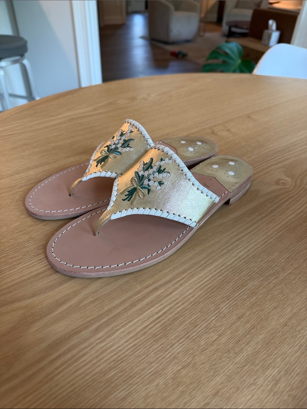 Jack Rogers Lily of the Valley Floral Gold Embroidered Thong Sandal 9M NEW